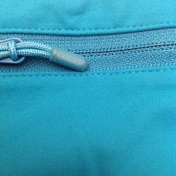 Lululemon Ruched Crops - Picture 3 of 7